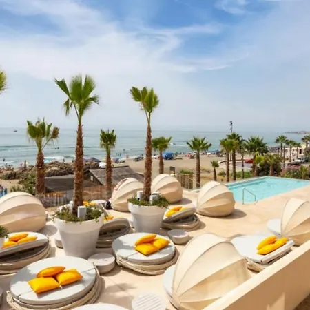 Beachfront Luxury: Sea View *