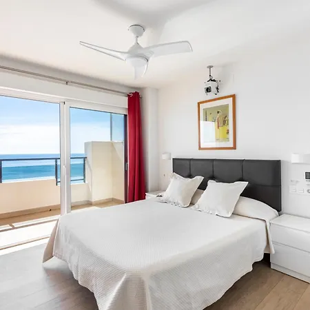 Beachfront Luxury: Sea View Apartment