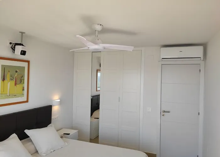 Beachfront -- New Luxury -- 1ª Linea Playa -- Center -- Private Parking -- Panoramic Sea Views -- شقة