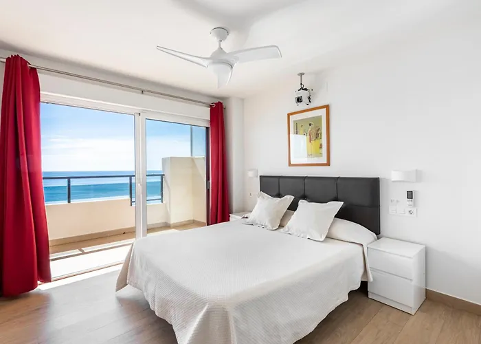 Beachfront -- New Luxury -- 1ª Linea Playa -- Center -- Private Parking -- Panoramic Sea Views -- شقة